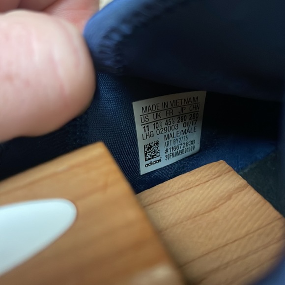 Men’s Adidas Sneakers - Picture 4 of 4